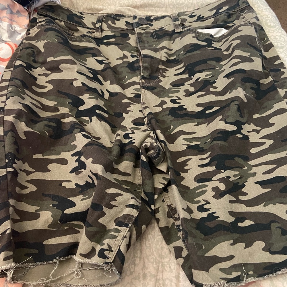 Camo high rise skinny jean shorts